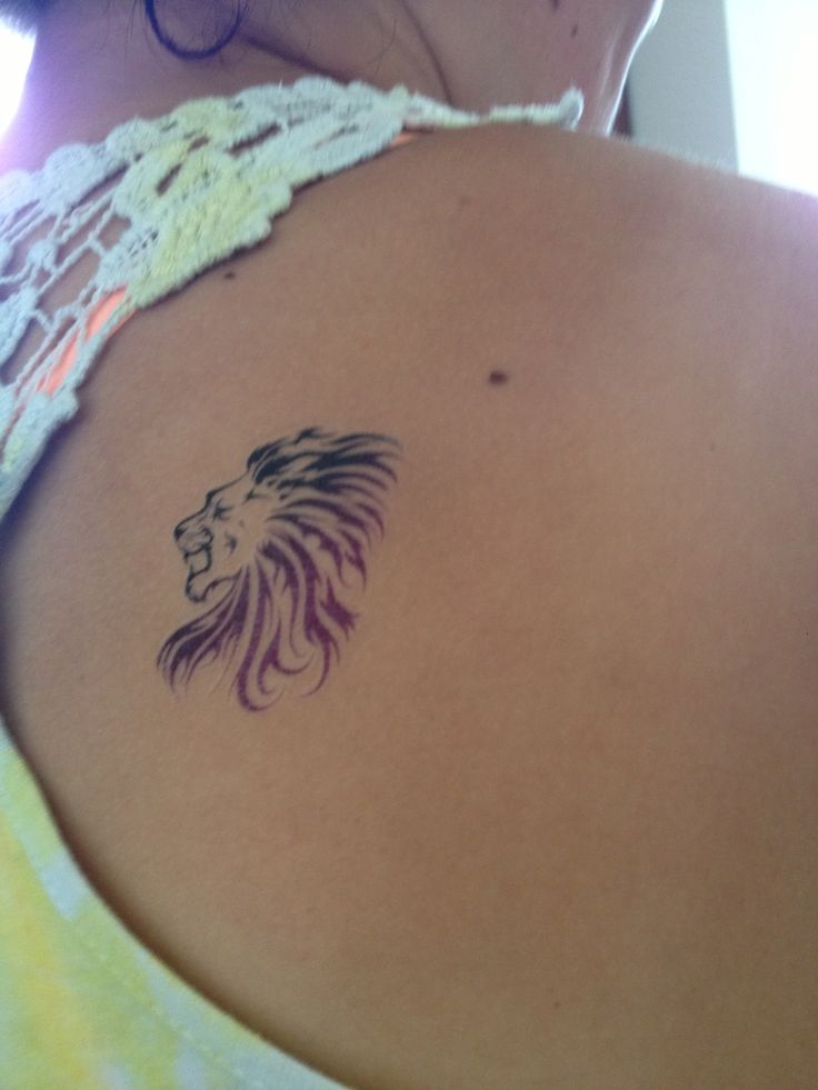 Small-lion-tattoo-on-shoulder.