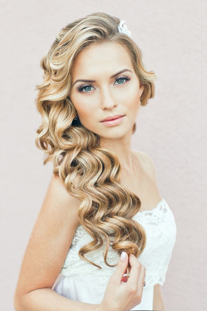 Wedding-Hairstyles-For-Curly-Hair-