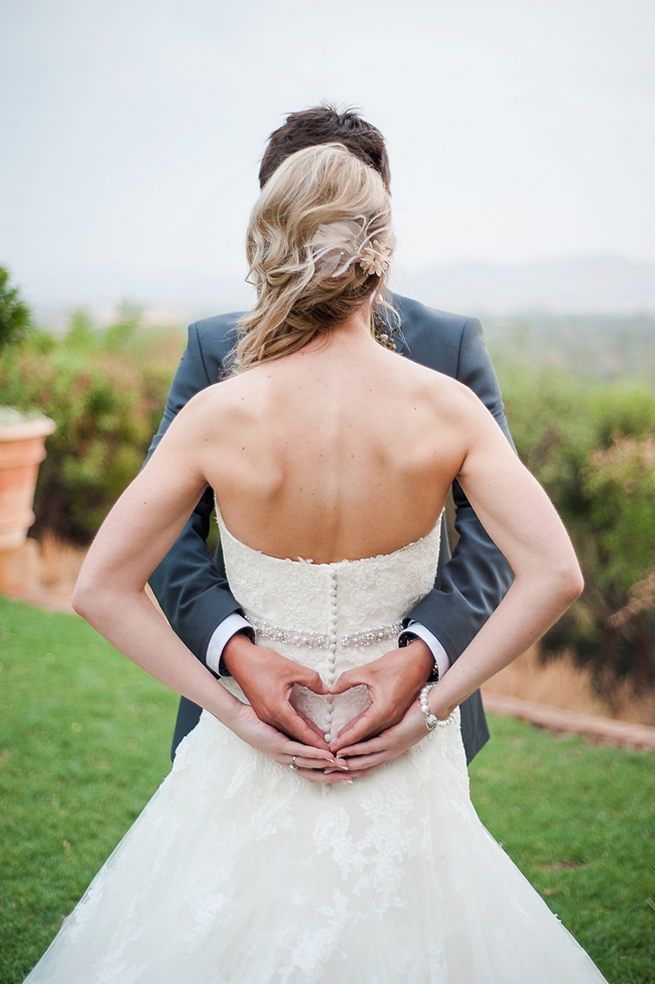 35 BEST WEDDING POSES TO MAKE YOUR ALBUM WORTH WATCHING