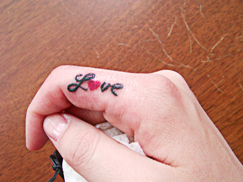 finger tattoo-07 tattoosphoto