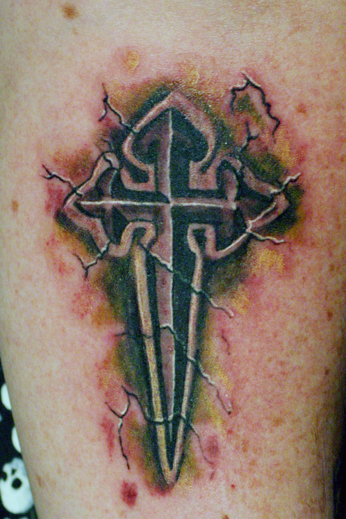 grey-ink-3d-cross-tattoo.