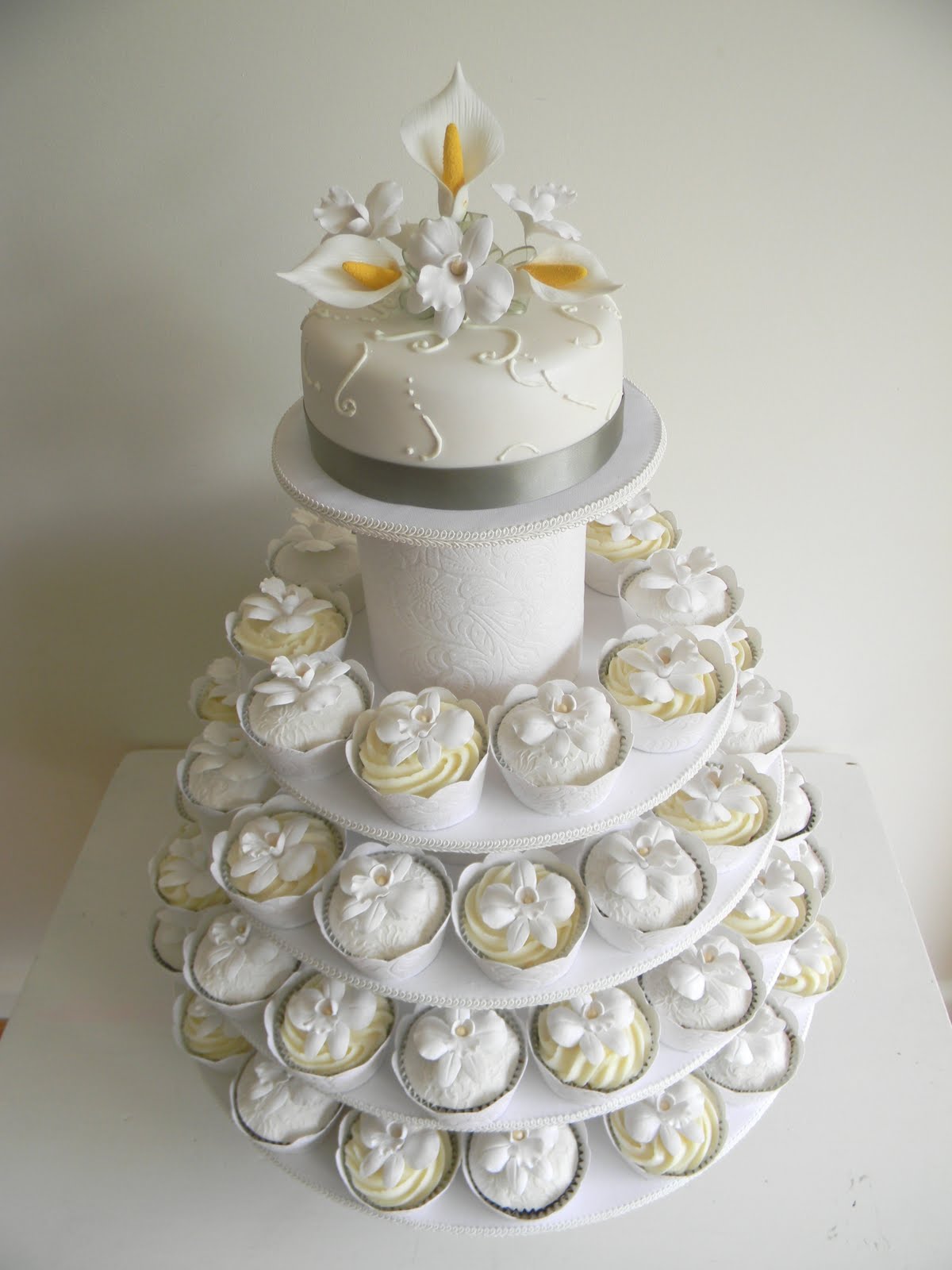 simple-wedding-cakes-for-small-wedding.