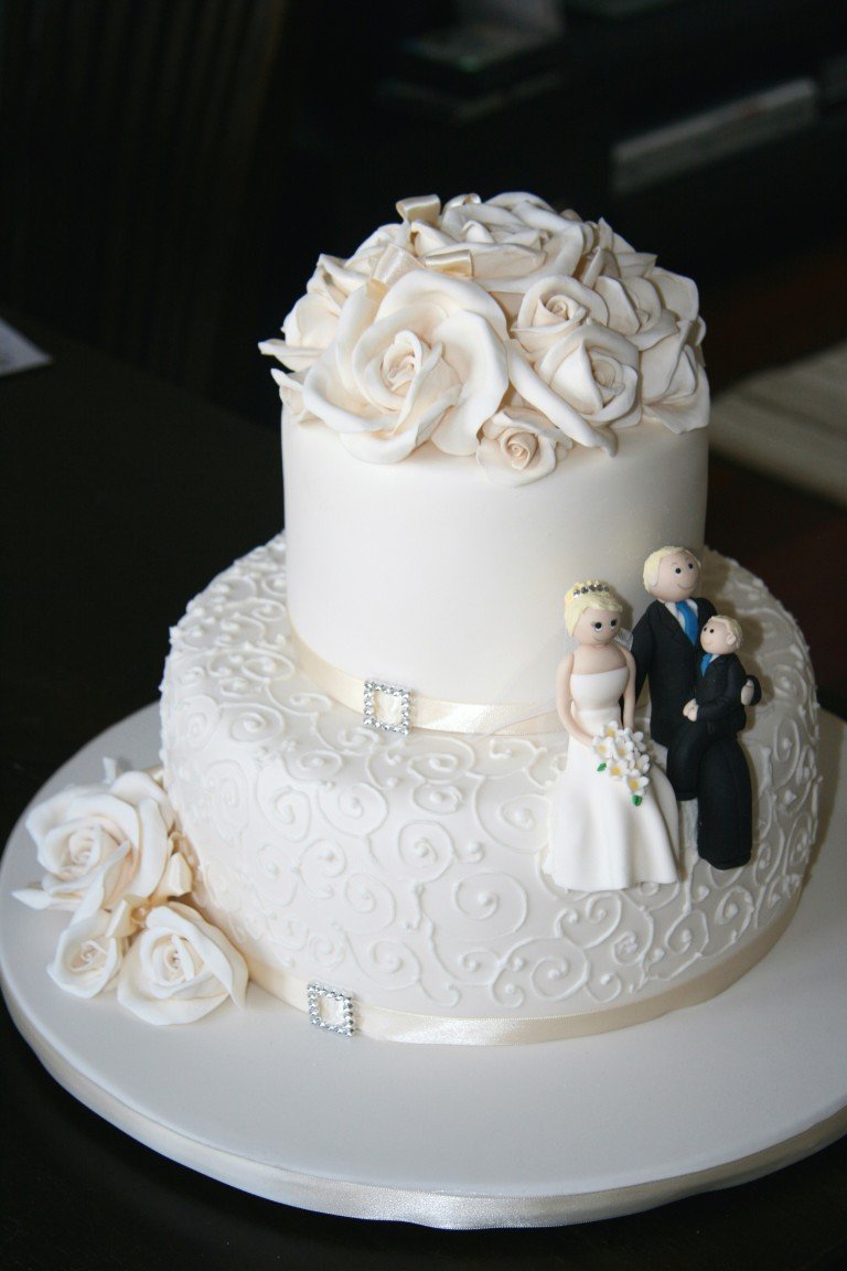 25 CUTE SMALL WEDDING CAKES FOR THE SPECIAL OCCASSION...... Godfather