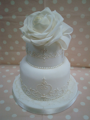 small-wedding-cakes-with-buttercream-icing.