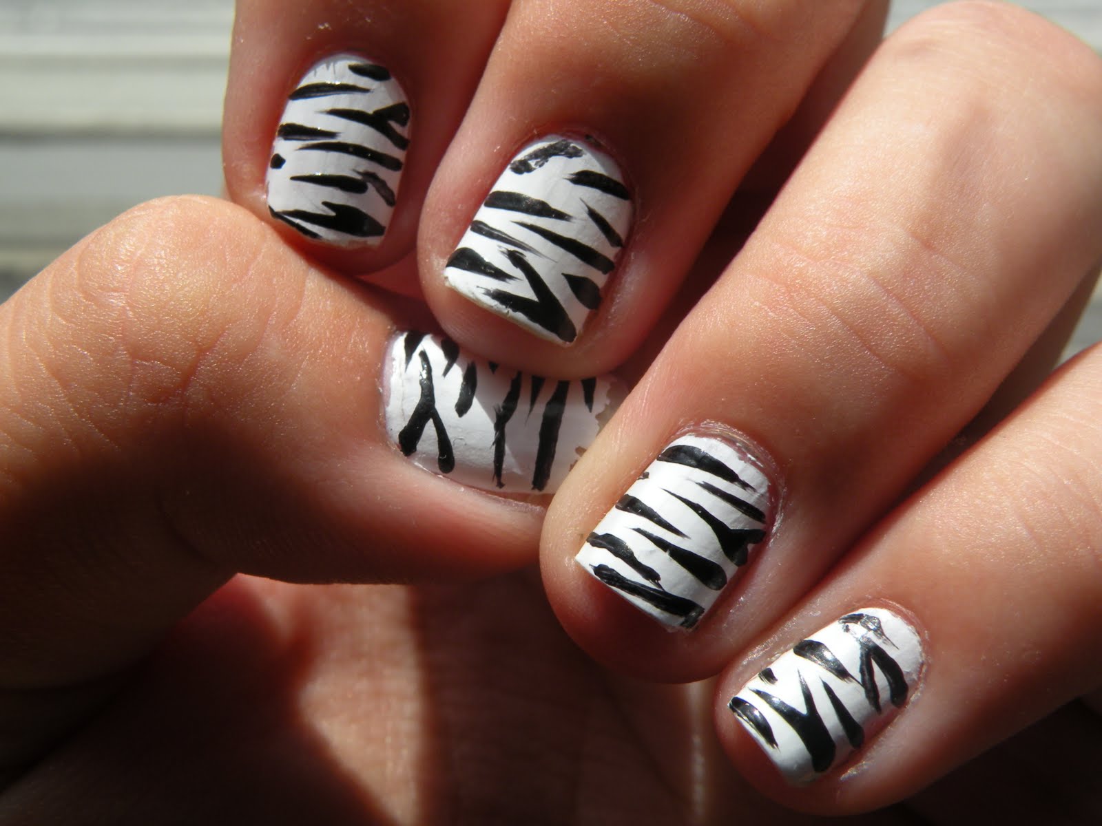 nail art zebra stripes