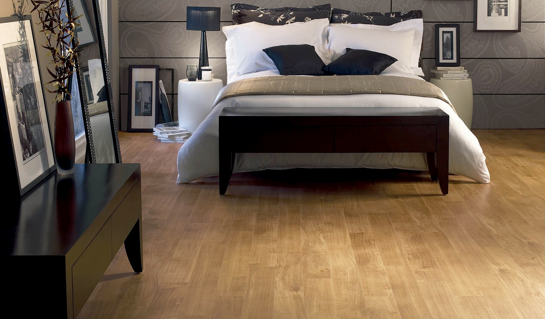 Bedroom Decor With Dark Wood Floors