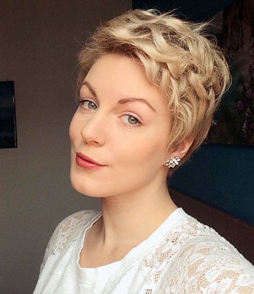Blond-Curly-Pixie-Hairstyle.