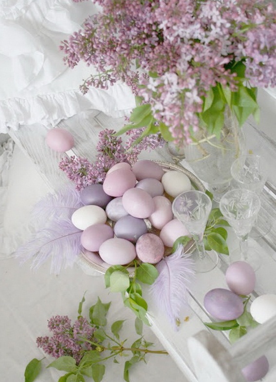 DIY-elegant-Easter-table-centerpiece-pastel-colors-white-purple-lilac