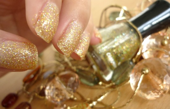 Gold-Glitter-Nail-Designs-33.