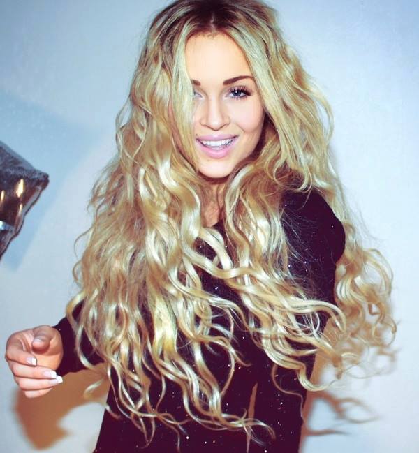 Long-Curly-Hairstyles....