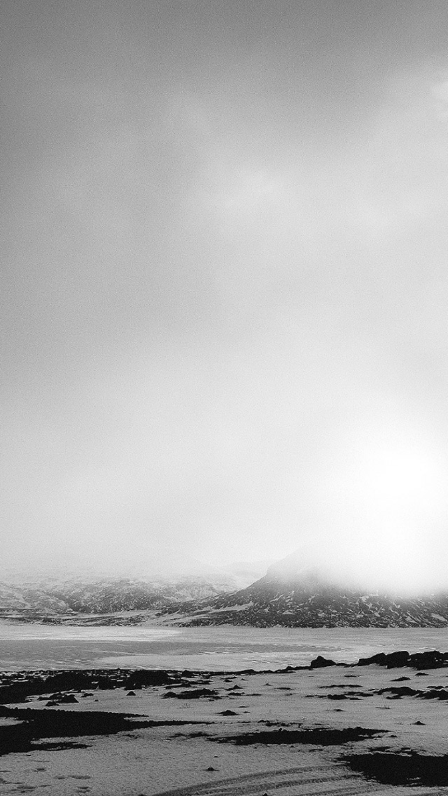 Northern-Lake-Snow-Fog-Mist-iPhone-5-Wallpaper.