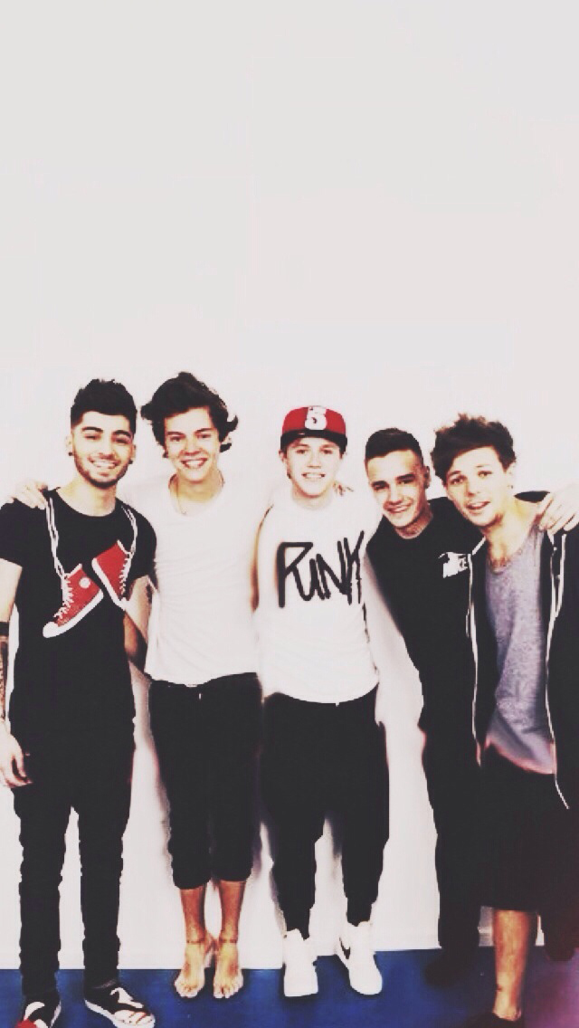 One-Direction-2014-Band-Group-Shot-iPhone-5-Wallpaper.