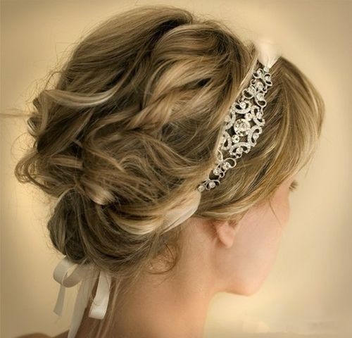 Short-Updo-Hairstyle-with-Curly-Hair.