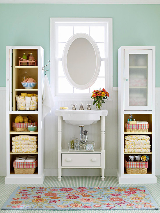 Storage-towers-for-organizing-in-bathroom.