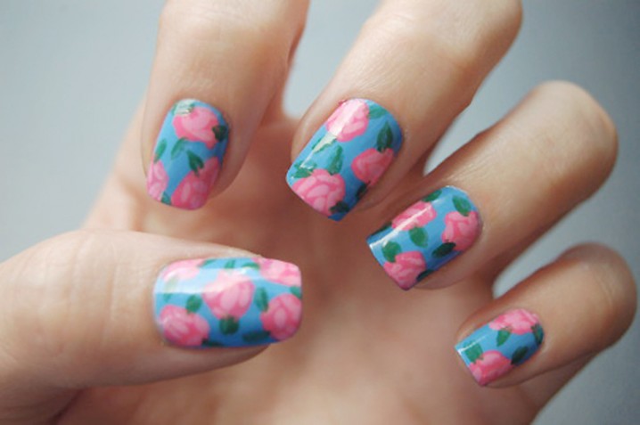 blue-pink-floral-nail-art-