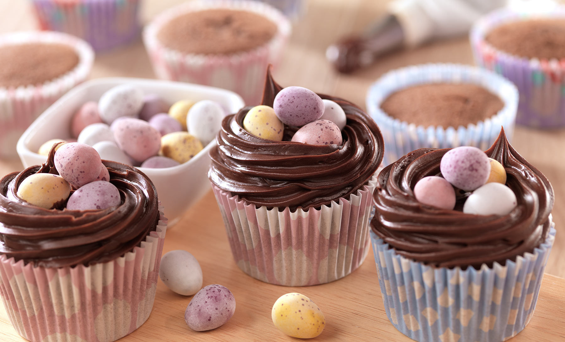 chocolate-eggs-cupcakes.