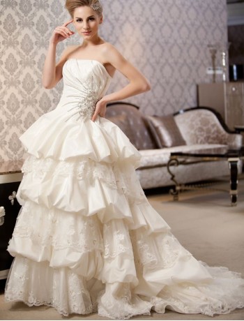 organza-strapless-neckline-a-line-wedding-dress-with-tiered-bubble-skirt.