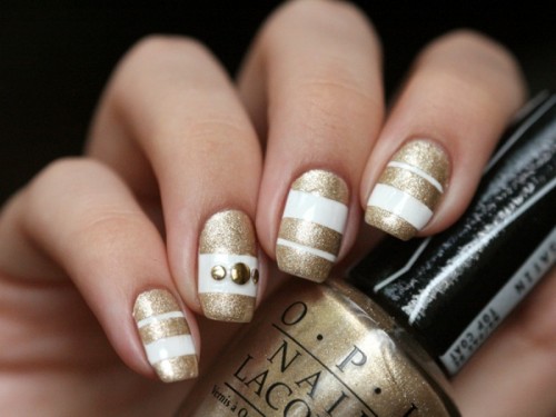 sophisticated-diy-white-and-gold-stripes-manicure-3-