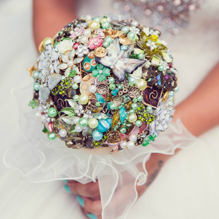 square310713-pennyyoungphotography-brooch-bride