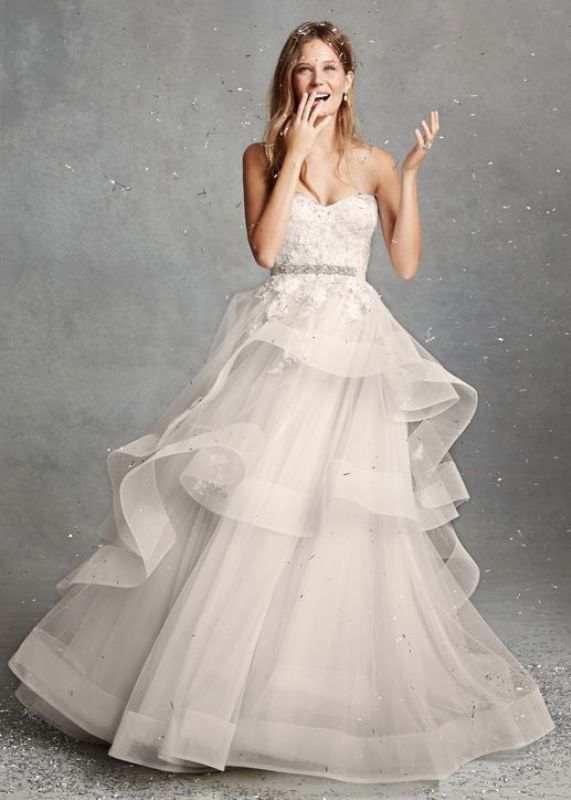 the-hottest-2016-wedding-trend-16-flirty-tiered-gowns-for-a-bride-1.