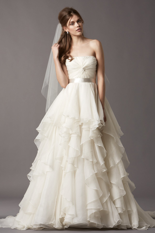 tiered_ruffled_ball_gown_strapless_organza_wedding_dress_with_ribbon