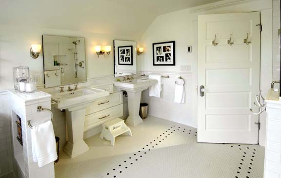 traditional-bathroom-vanity