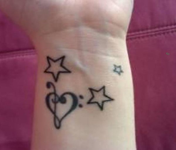 8-Heart-and-Star-Tattoo-on-Wrist.