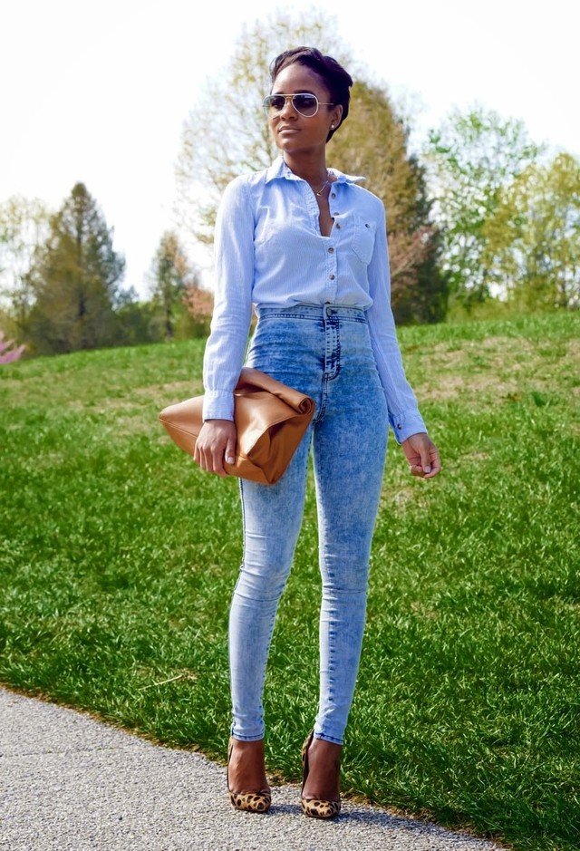 High-Waisted-Jeans-and-Blouse.