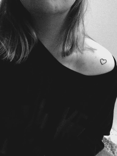 Small-heart-tattoos-designs-on-shoulder-for-girls.
