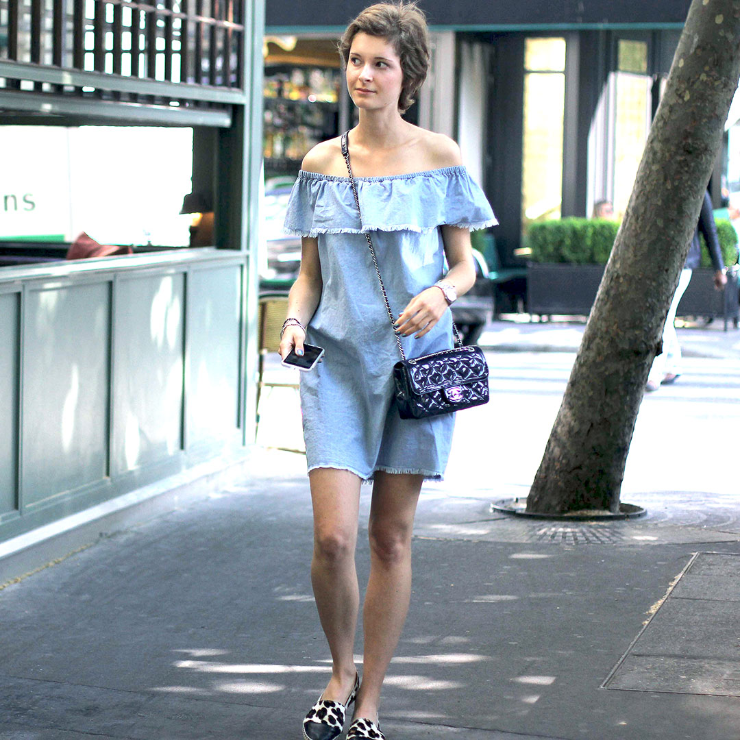 outfit-denim-dress-jeans-fringes-off-the-shoulders-fashion-ootd-street-style-paris-violette-daily-2-web3.