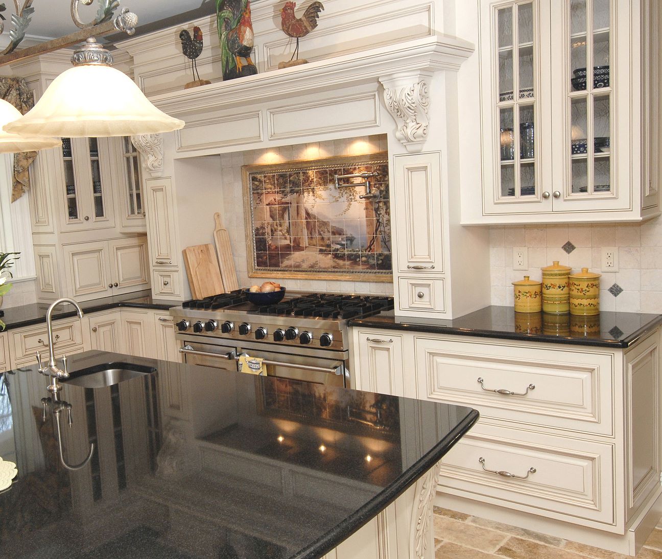 25 TRADITIONAL KITCHEN DESIGNS FOR A ROYAL LOOK. - Godfather Style