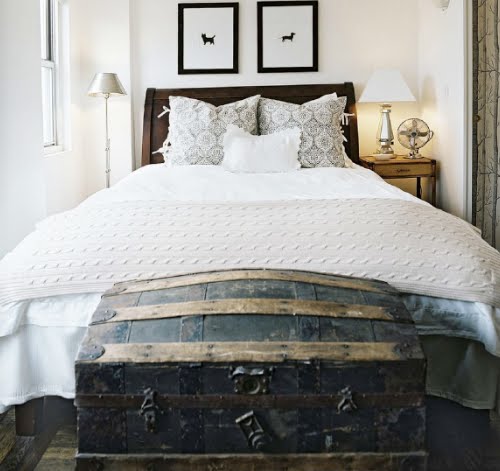 bedroom_natural-ivory-black-white-trunk-foot-of-bed-modern-country_lonny-mag-april-may-10