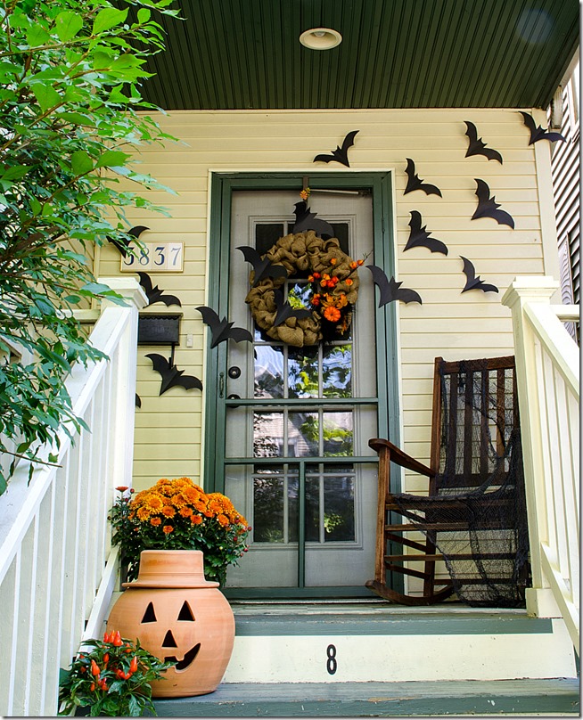 Halloween-Decorations-Front-Porch-2_thumb