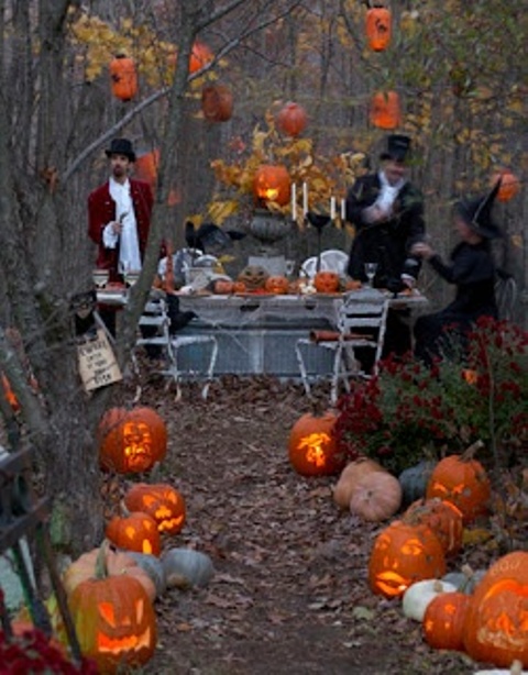 awesome-outdoor-halloween-party-ideas-26.