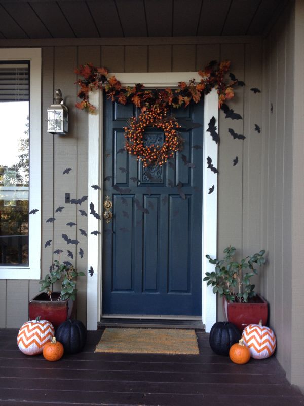 beautiful-halloween-front-porch.
