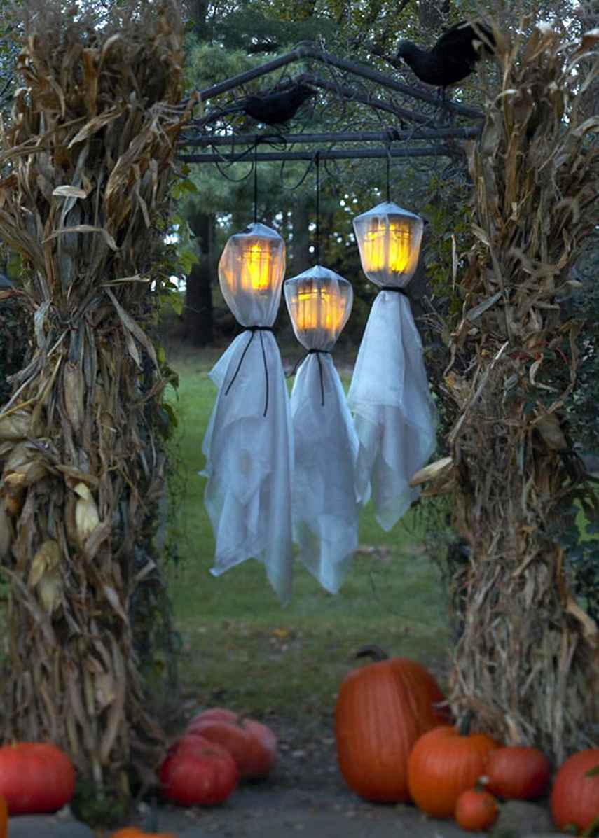 hanging-lanterns-covered-outdoor-halloween-decoration-ideas