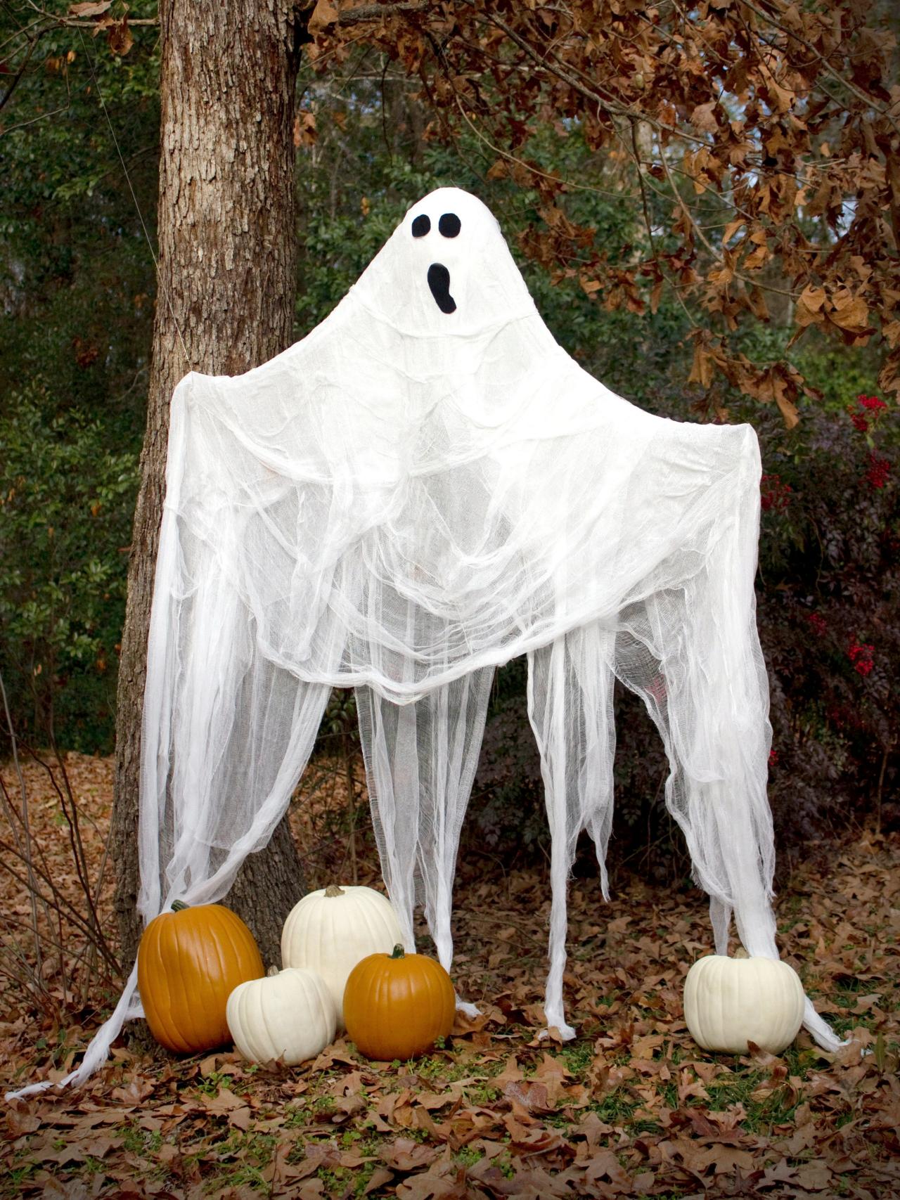 outdoor-ghosts-halloween-decorations.