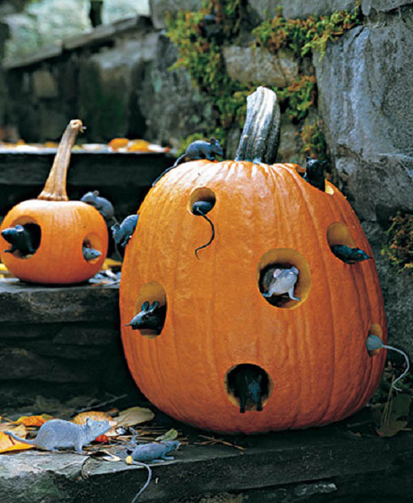 Indoor-Halloween-Decorations-Pumpkin-With-Rats.