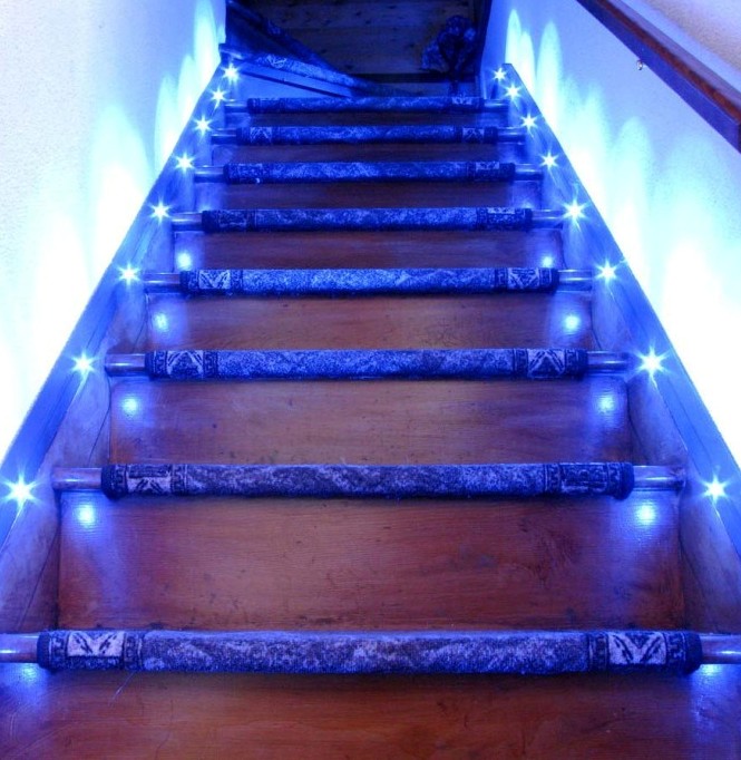 best-indoor-christmas-lighting-ideas-with-elegant-led-stair-lights