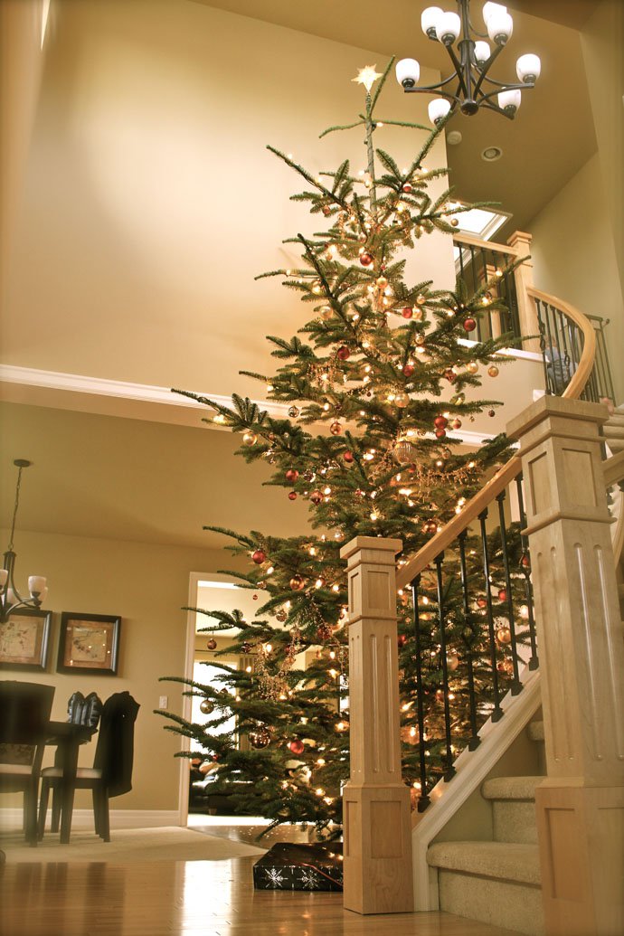 christmas-staircase-decoratin