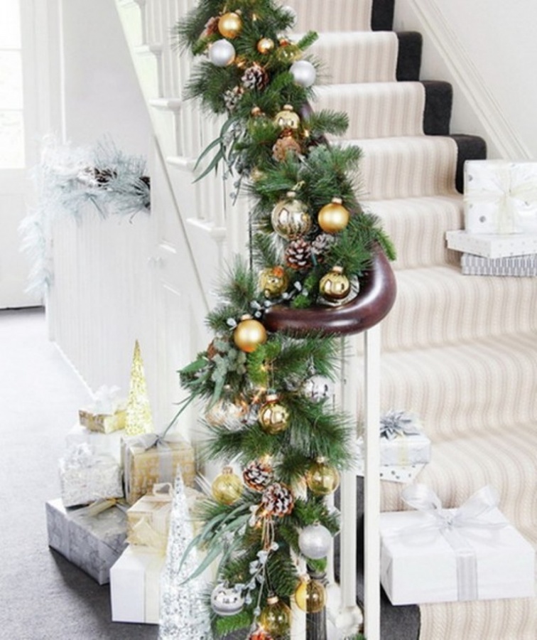 diy-christmas-decorations-for-stairs