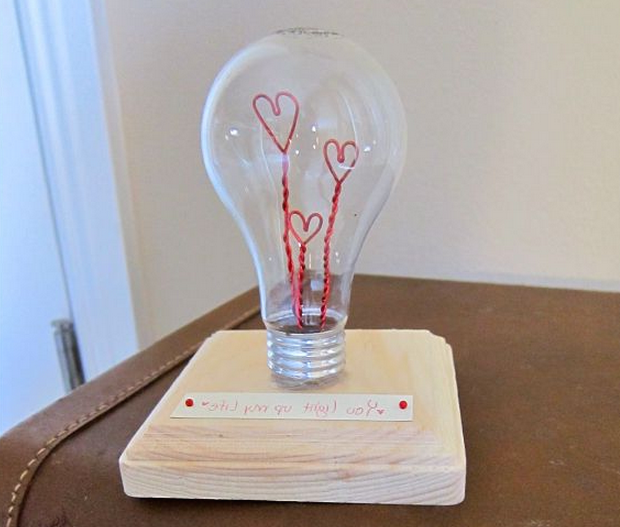 handmade-valentines-day-gift-ideas-for-her-diy-repurposed-old-bulb-made-for-gift