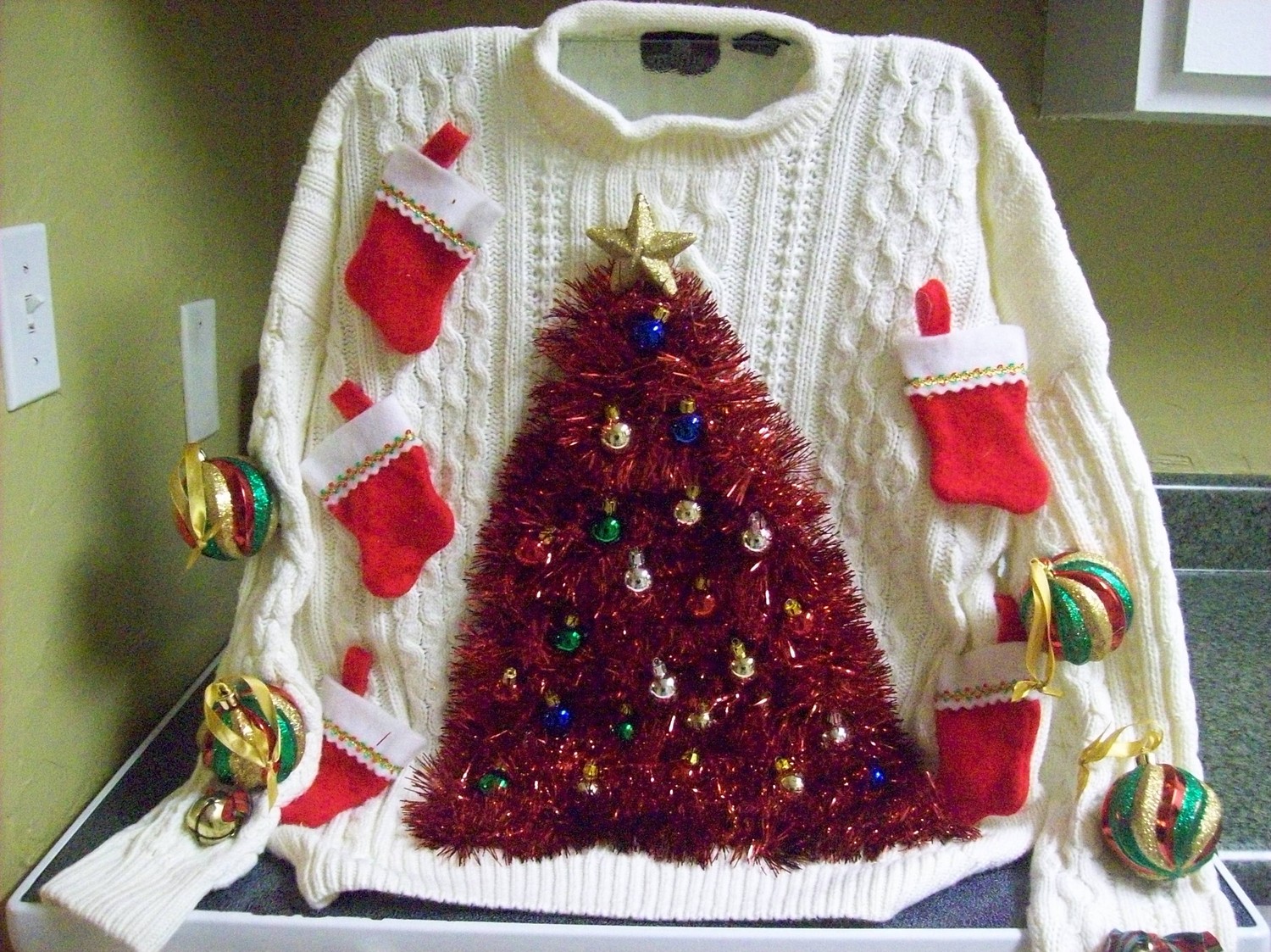 ugly-christmas-sweater-6th