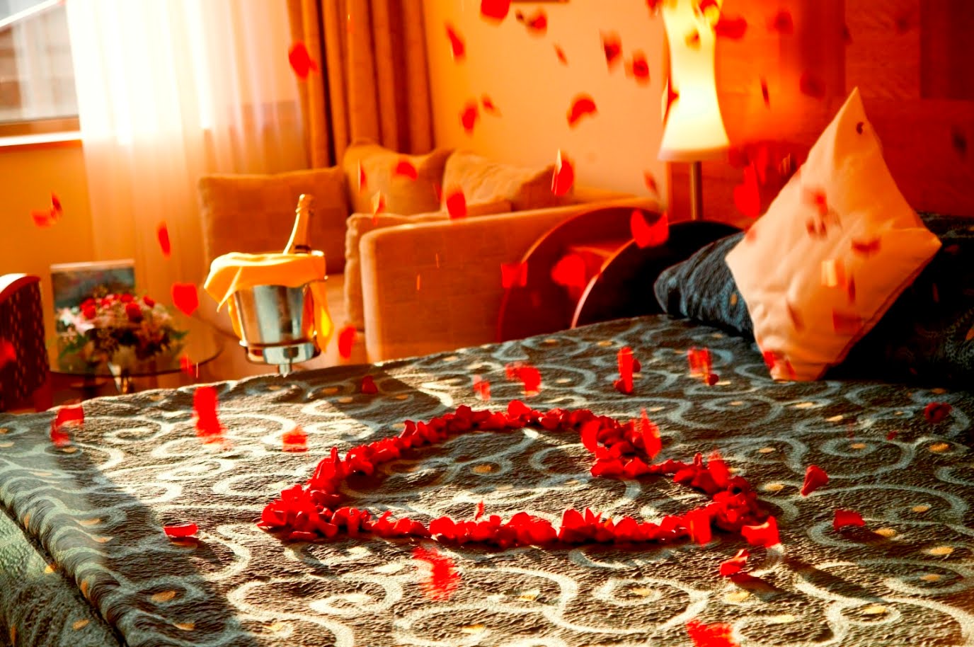 romantic-wedding-room-decoration-2