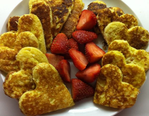 valentines-day-breakfast-with-heart-shaped-french-toast