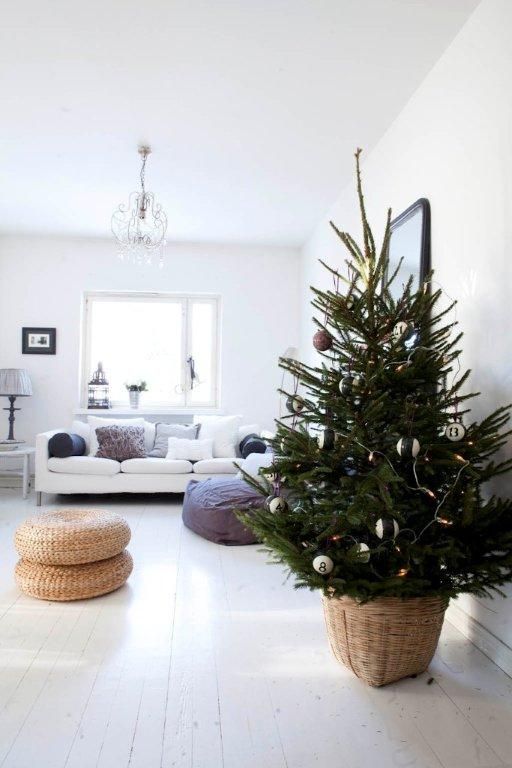 minimalist-and-modern-christmas-tree-decor-ideas-13