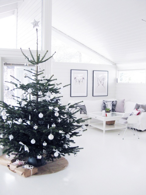 minimalist-and-modern-christmas-tree-decor-ideas-22