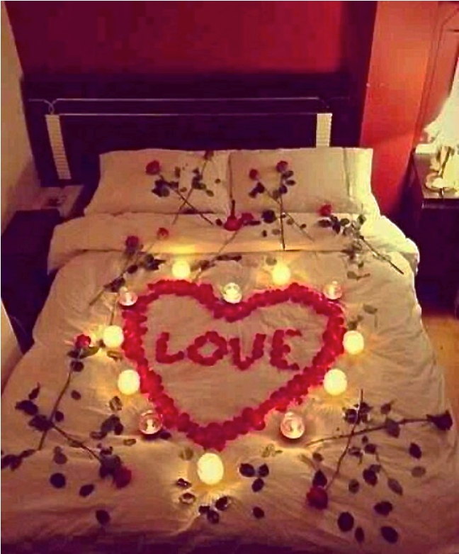 romantic-bedroom-ideas-with-rose-petals-and-candles