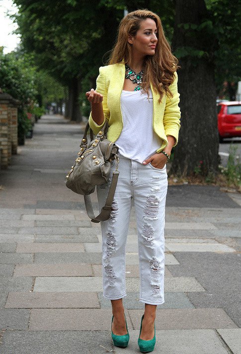 Ripped-Jeans-Outfit-Idea-with-Yellow-Blazer