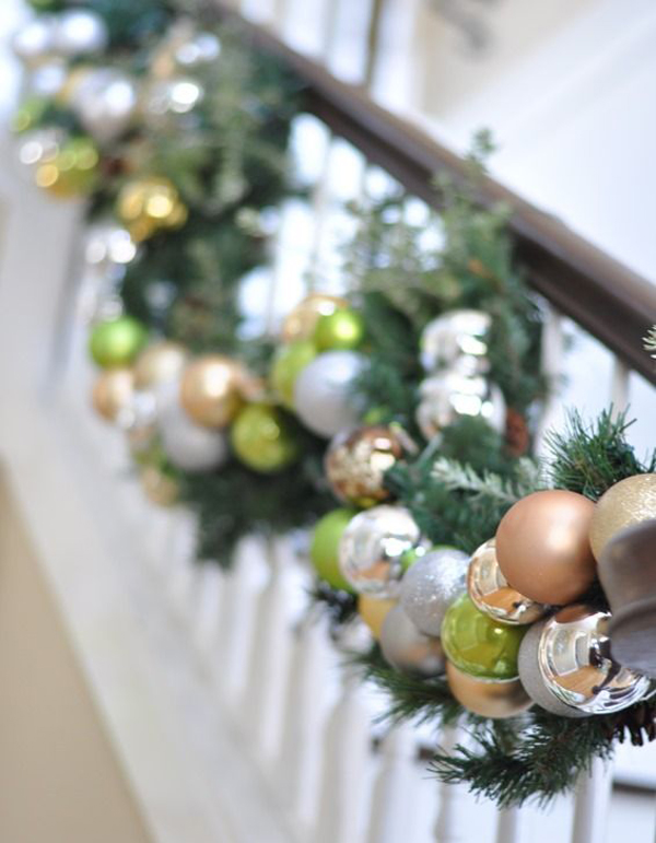 awesome-christmas-balcony-ornament